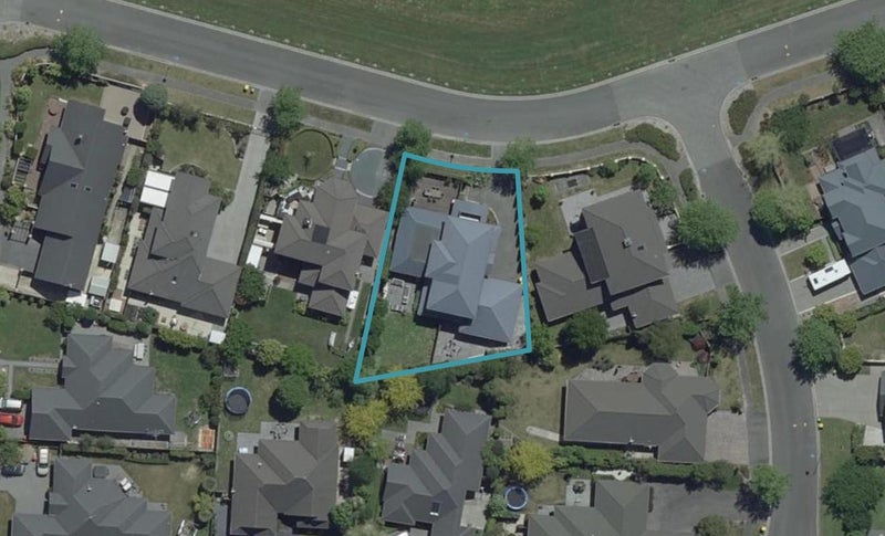 38 Willowview Drive, Redwood, Christchurch - Carousel 1