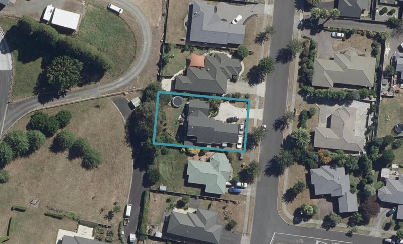 316 Grandview Road, Western Heights, Hamilton - Carousel 1