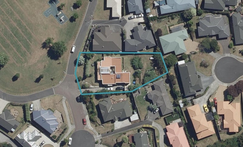18 Pointon Glade, Grandview Heights, Hamilton - Carousel 1