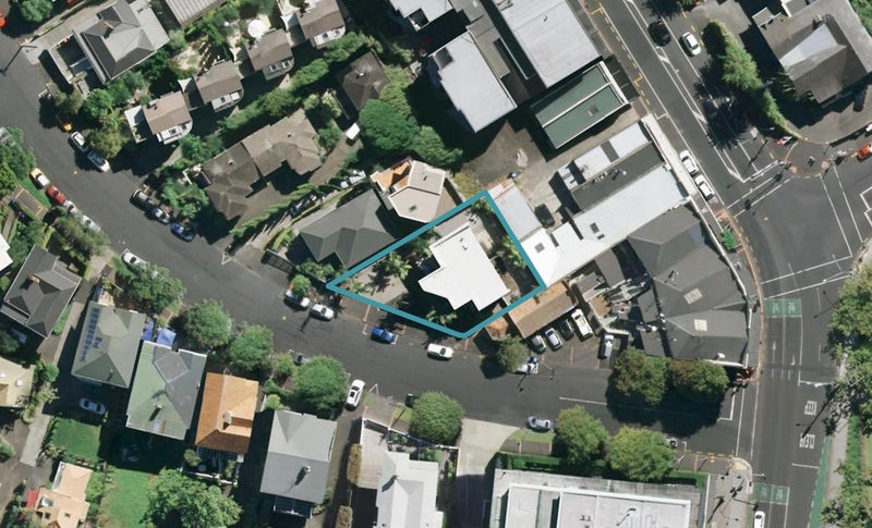 2/16 Birdwood Crescent, Parnell, Auckland - Carousel 1