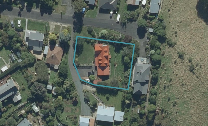 10 Roger Street, Macandrew Bay, Dunedin - Carousel 1