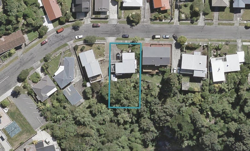 8 Magnolia Grove, Maungaraki, Lower Hutt - Carousel 1