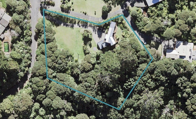 19 Tui Crescent, Waiatarua, Auckland - Carousel 1