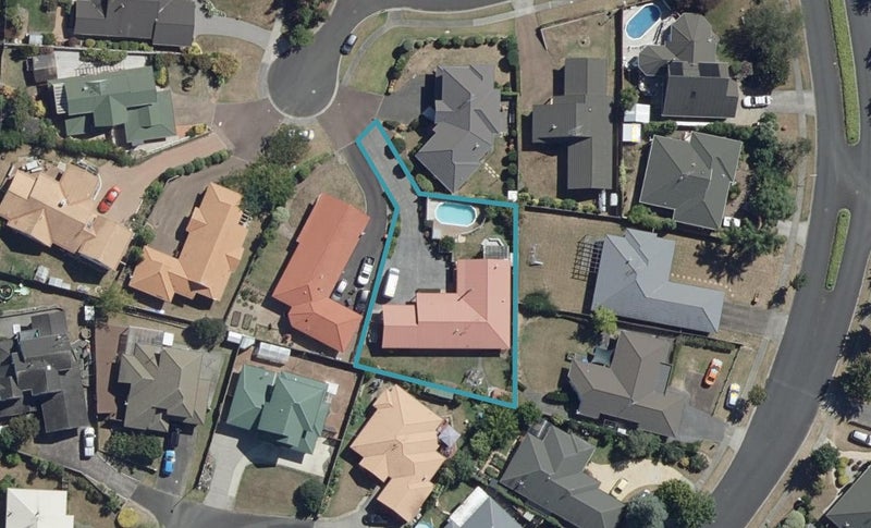 7 Sunny Dale, Western Heights, Hamilton - Carousel 1
