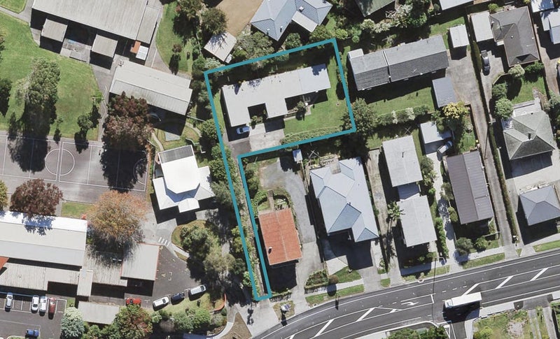 1/190 Edmonton Road, Te Atatu South, Auckland - Carousel 1