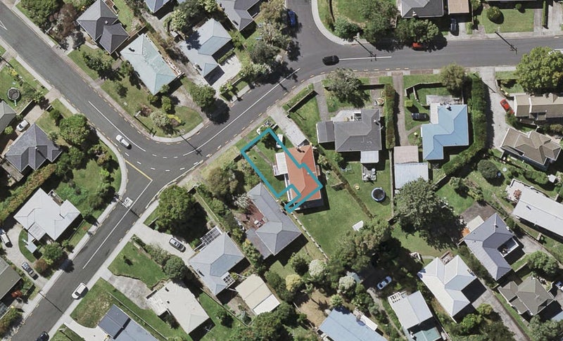 8B Trinidad Road, Sunnynook, Auckland - Carousel 1