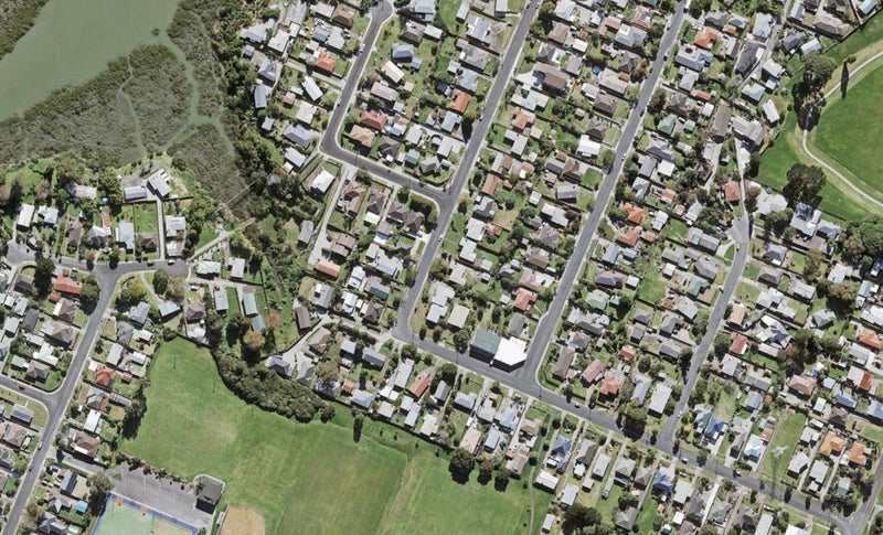 3 Cobham Crescent, Kelston, Auckland - Carousel 1