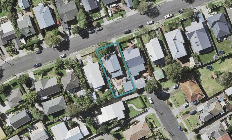 27 Egremont Street, Belmont, Auckland - Carousel 1