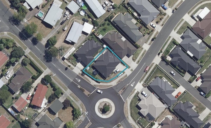 1 Edgeview Crescent, Fitzroy, Hamilton - Carousel 1