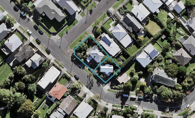 27 Westmere Crescent, Westmere, Auckland - Carousel 1