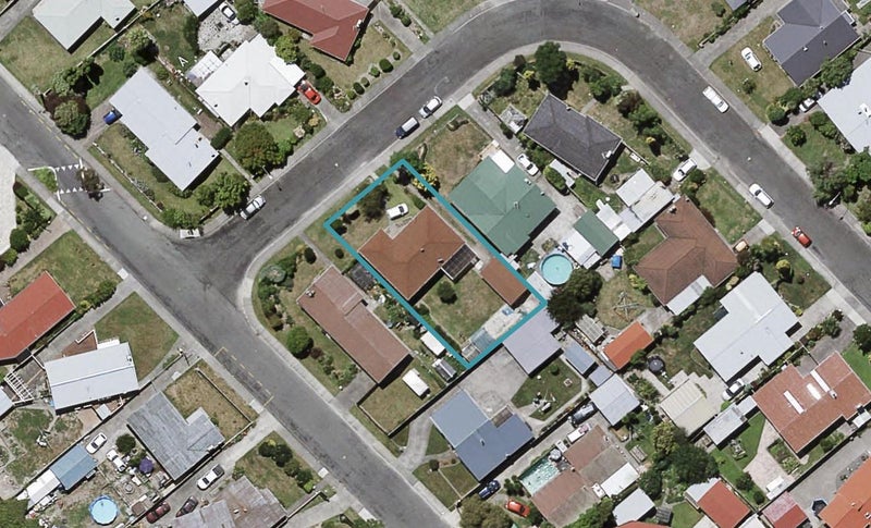 220 Sunnybank Crescent, Camberley, Hastings - Carousel 1
