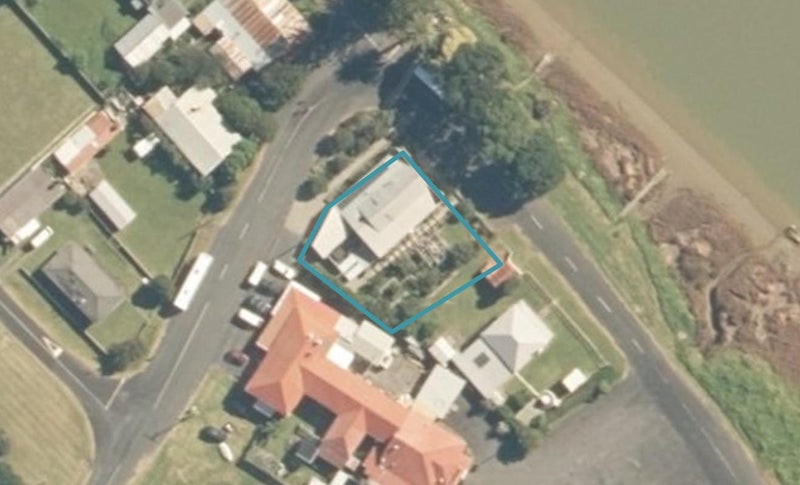 5 Iredale Quay, Awakino, Mōkau - Carousel 1