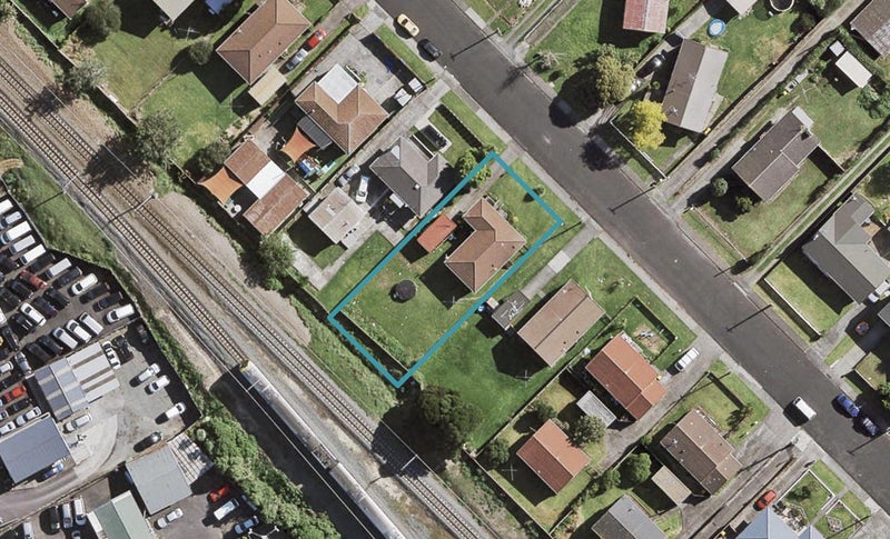 29 Ferguson Street, Manurewa East, Auckland - Carousel 1