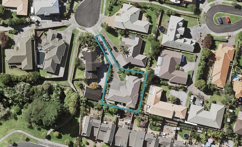 12 Bard Place, Golflands, Auckland - Carousel 1
