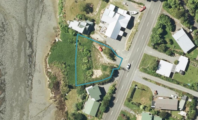 1735 Queen Charlotte Drive, Picton - Carousel 1