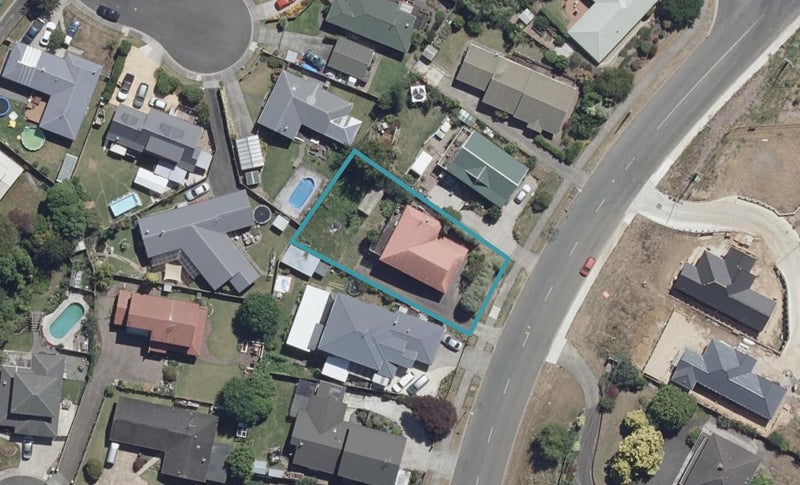 60 Dixon Road, Glenview, Hamilton - Carousel 1