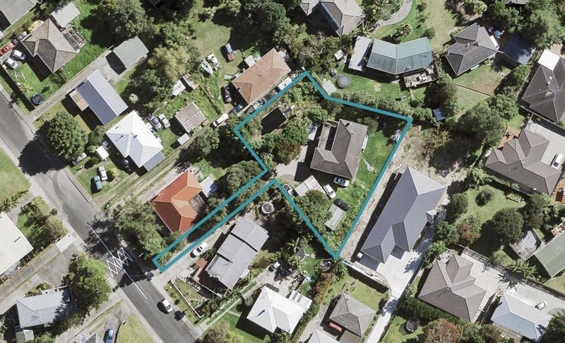 19 Dolbear Street, Titirangi, Auckland - Carousel 1