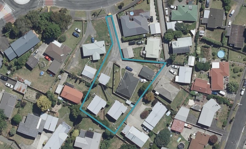 8B MacDonald Road, Glenview, Hamilton - Carousel 1