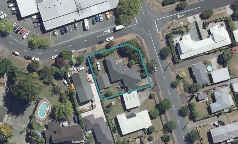 1 Queenwood Avenue, Queenwood, Hamilton - Carousel 1
