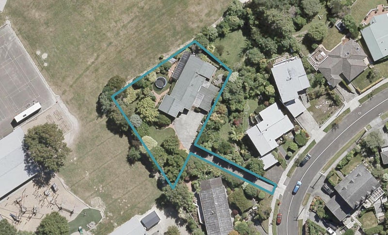 20 Dowling Grove, Silverstream, Upper Hutt - Carousel 1