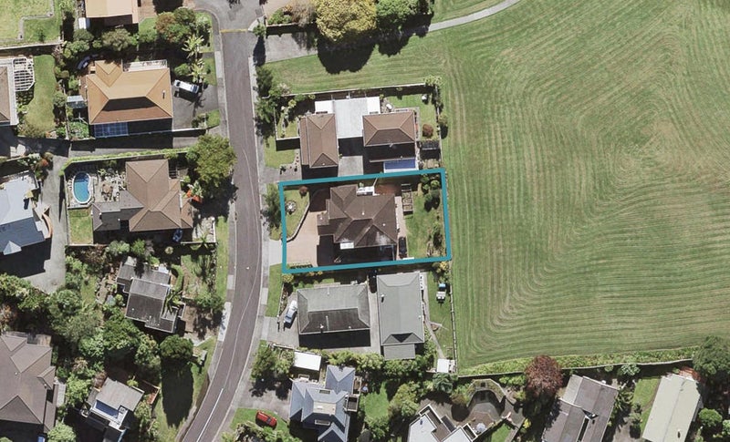 7 Milwaukee Place, Glendene, Auckland - Carousel 1