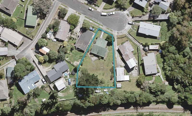 41 Edelweiss Grove, Timberlea, Upper Hutt - Carousel 1
