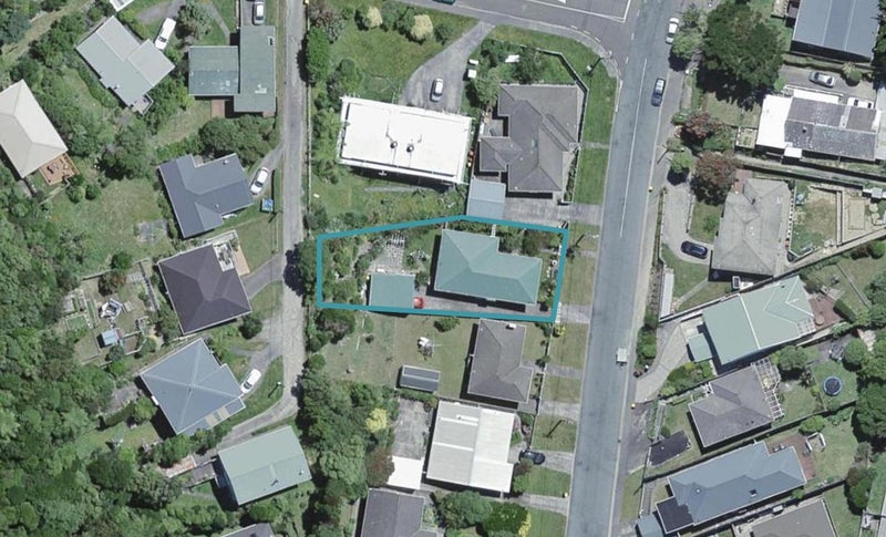 121 Parkvale Road, Karori, Wellington - Carousel 1