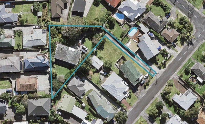 5 Fairlea Road, Te Atatu South, Auckland - Carousel 1