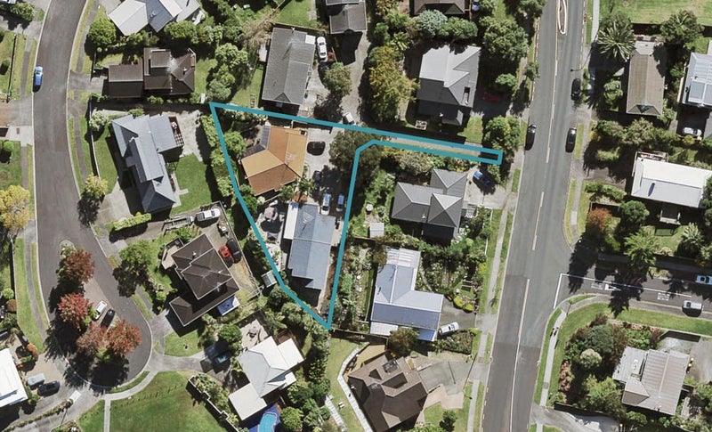 2/26 Unsworth Drive, Unsworth Heights, Auckland - Carousel 1