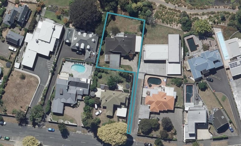 44 Lake Crescent, Hamilton Lake, Hamilton - Carousel 1