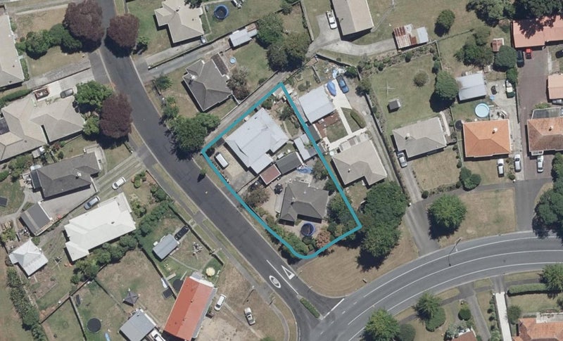 4 Haultain Street, Fairfield, Hamilton - Carousel 1