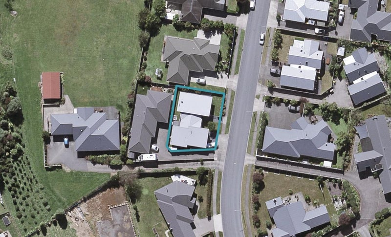 13 Montrose Place, Highlands Park, New Plymouth - Carousel 1