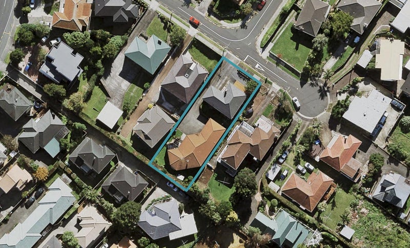 2/5 Kelsey Crescent, Hillsborough, Auckland - Carousel 1