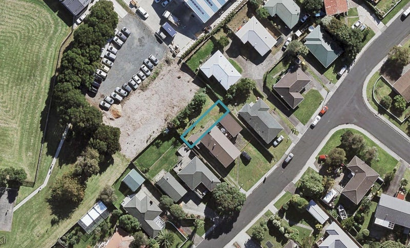 115E Bruce Road, Glenfield, Auckland - Carousel 1