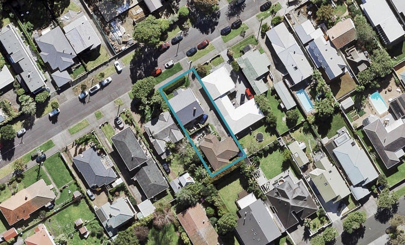 13 Buxton Street, Point Chevalier, Auckland - Carousel 1