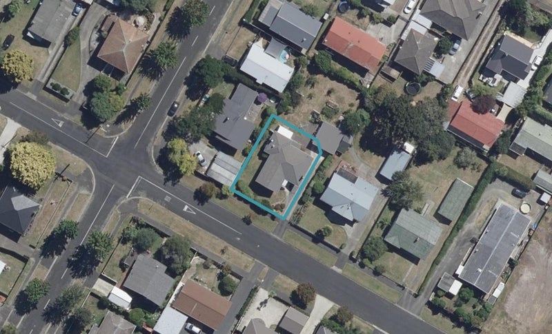 10 Hinau Street, Maeroa, Hamilton - Carousel 1