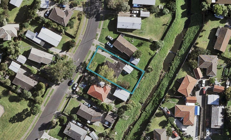 10 Innismara Avenue, Wattle Downs, Auckland - Carousel 1