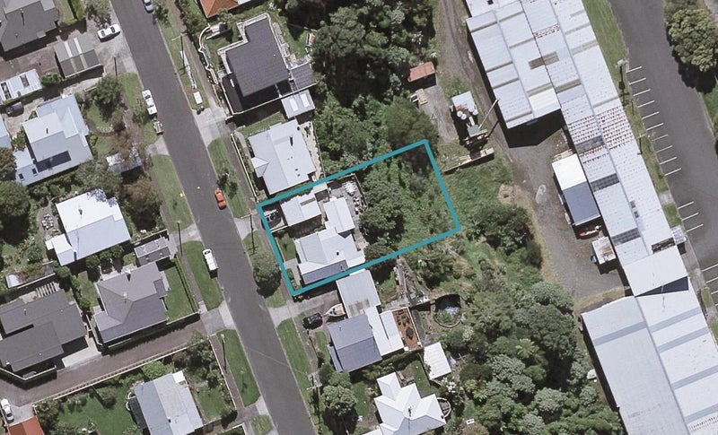 77 Paynters Avenue, Strandon, New Plymouth - Carousel 1