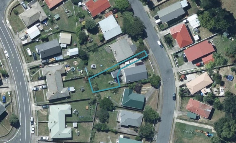 77A Arahura Crescent, Waitangirua, Porirua - Carousel 1