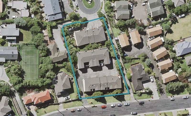 11/11 Spencer Road, Oteha, Auckland - Carousel 1