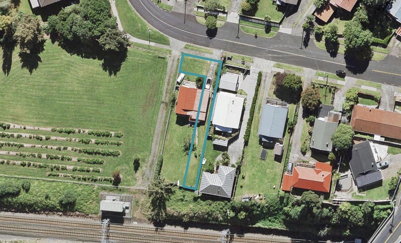 1/61 Clayburn Road, Glen Eden, Auckland - Carousel 1