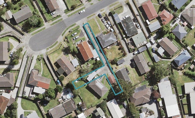 1/14 Sabot Place, Massey, Auckland - Carousel 1