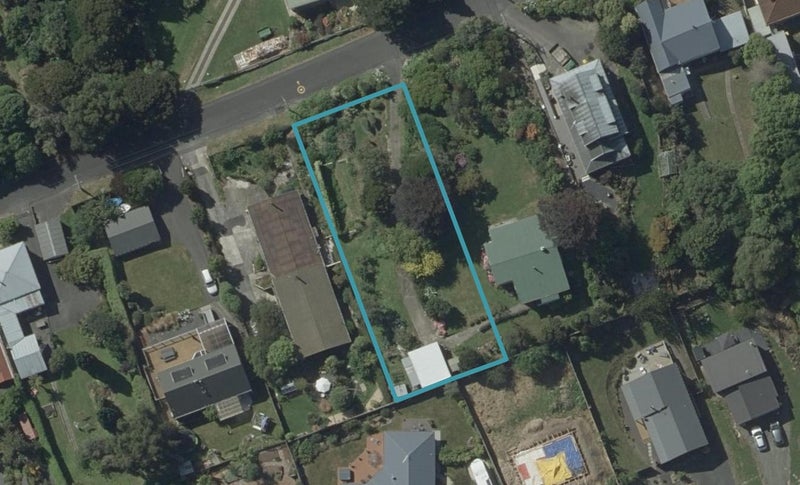10 Waikana Street, Broad Bay, Dunedin - Carousel 1