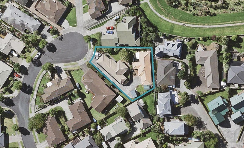 1/21 Bernie Edwards Place, Botany Downs, Auckland - Carousel 1