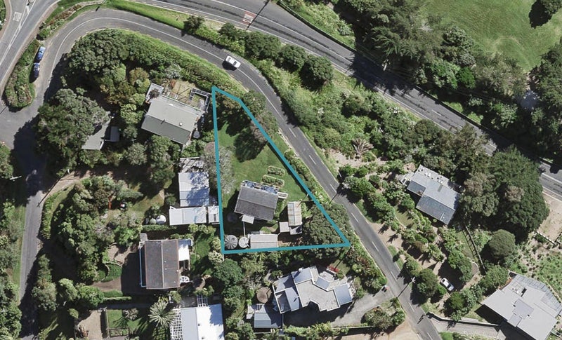 1 Tawa Street, Oneroa, Waiheke Island - Carousel 1