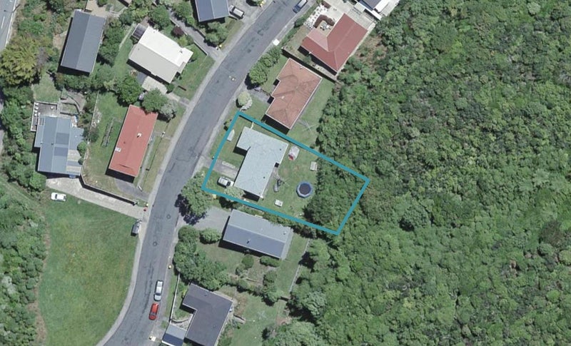 89 Hazlewood Avenue, Karori, Wellington - Carousel 1