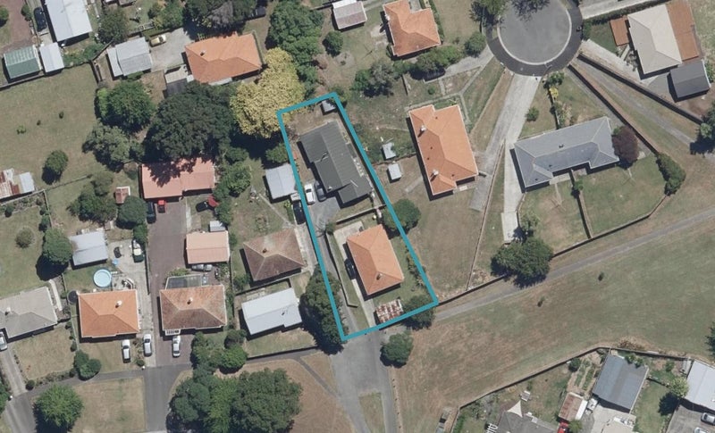 81 Fairfield Road, Fairfield, Hamilton - Carousel 1