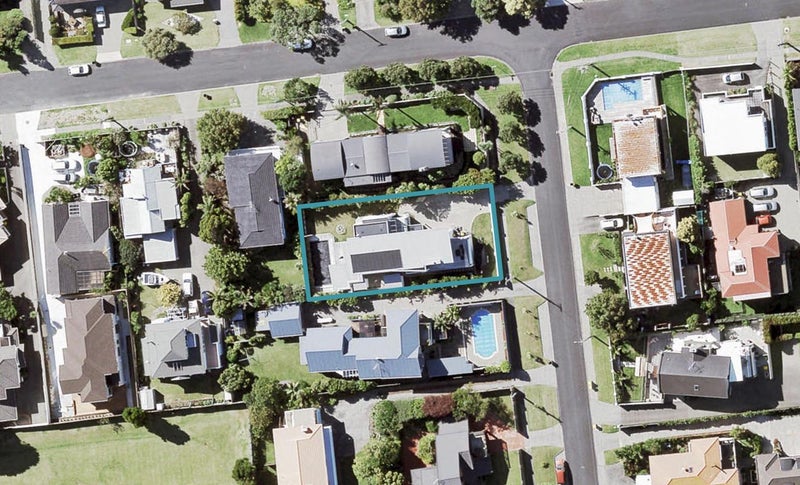 3 Miri Road, Rothesay Bay, Auckland - Carousel 1