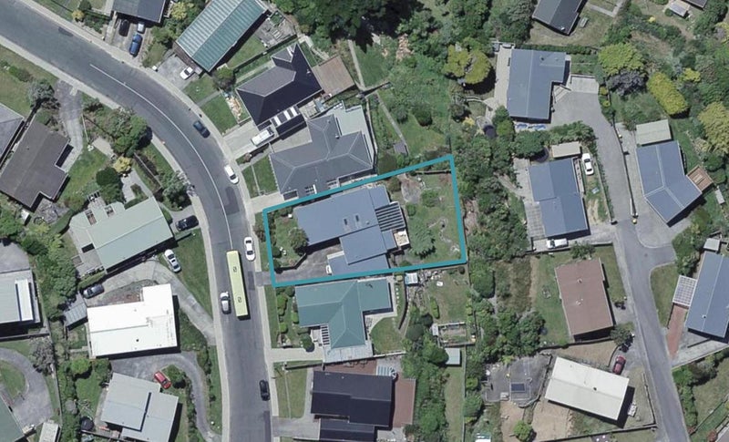 50 Somes Crescent, Newlands, Wellington - Carousel 1