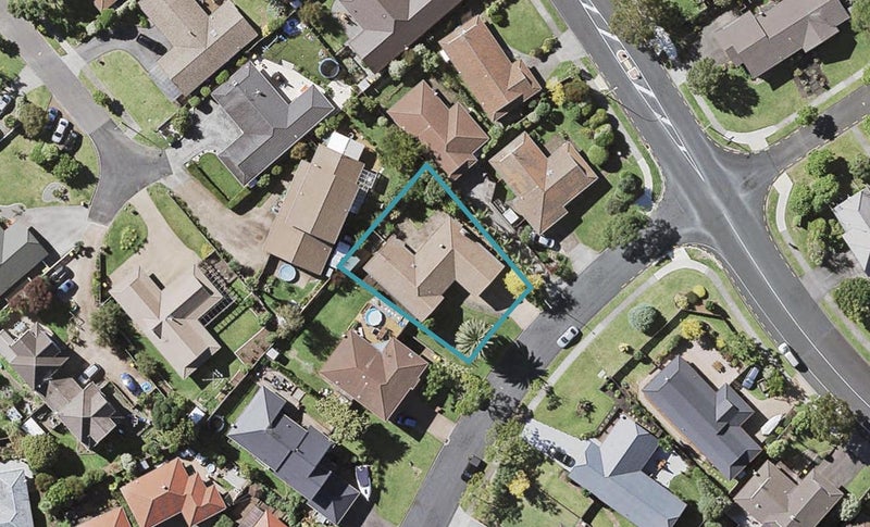 3 Billabong Place, Botany Downs, Auckland - Carousel 1
